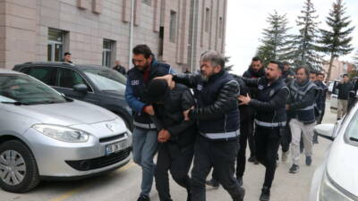 Yozgat'ta yolcusu bulunmayan otobüsün bagajında 53 düzensiz göçmen yakalandı, göçmen