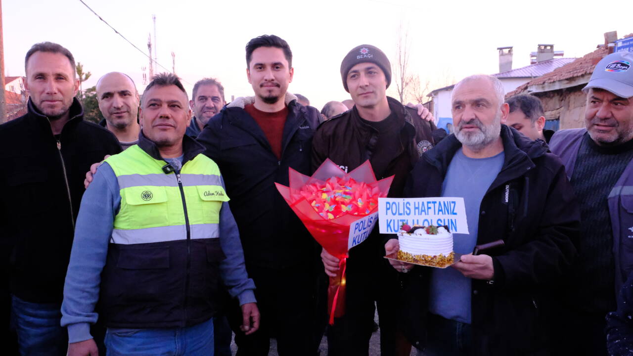 Sivas'ın Şarkışla ilçesinde mahalle sakinleri, "kavga çıktı" ihbarıyla çağırdıkları polis