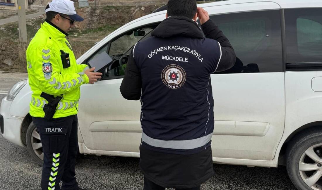Kırşehir'de yapılan denetimlerde, yasa dışı yollardan yurda girdikleri belirlenen 15