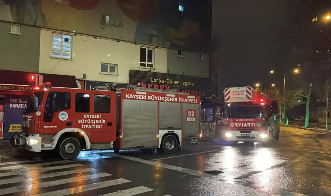 Kayseri'nin Melikgazi ilçesinde bir otelde çıkan yangın hasara neden oldu.