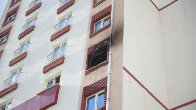 Niğde'de apartman dairesinde çıkan yangın, itfaiye ekiplerince söndürüldü.