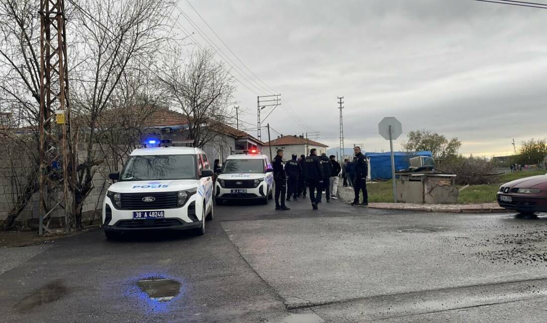 Kayseri'nin Kocasinan ilçesinde akrabalar arasında çıkan bıçaklı kavgada yaralanan 3