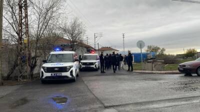 Kayseri'nin Kocasinan ilçesinde akrabalar arasında çıkan bıçaklı kavgada yaralanan 3