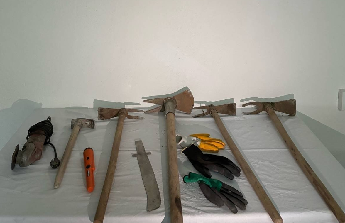 Kırşehir'in Akpınar ilçesinde izinsiz kazı yapan 2 şüpheli gözaltına alındı.