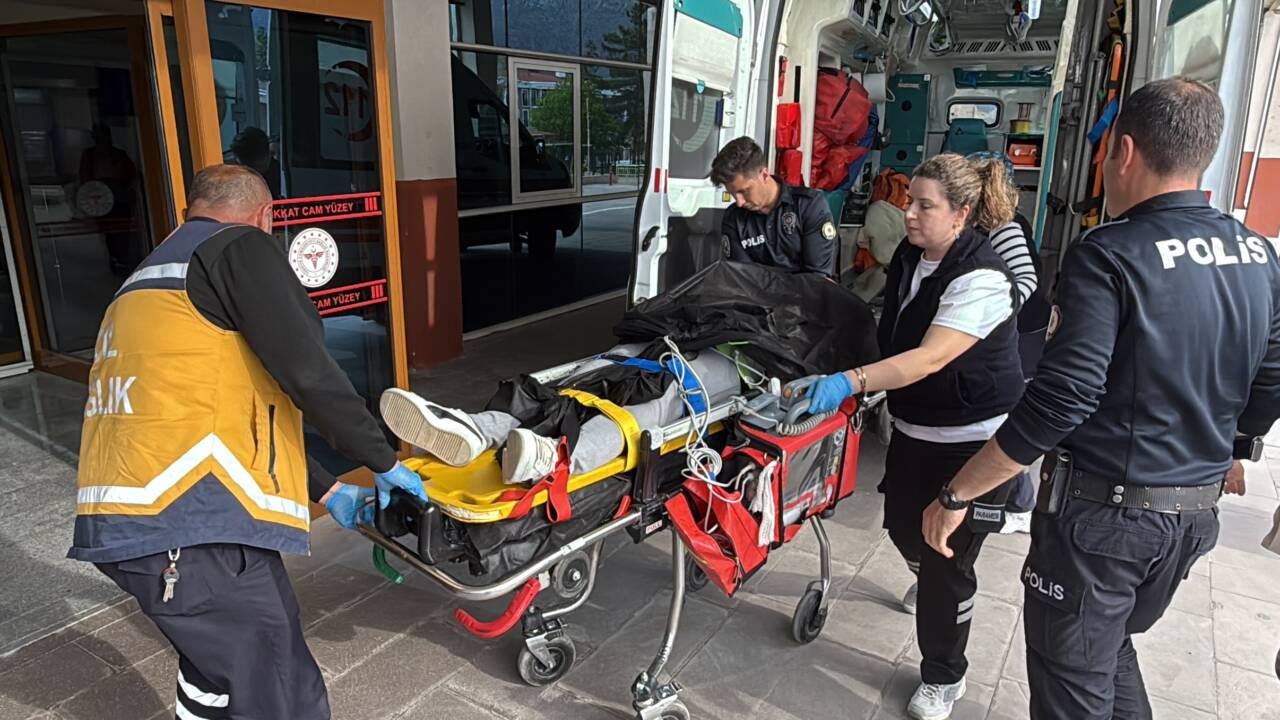 Konya'nın Seydişehir ilçesinde bir kişi bıçakla ağır yaralandı.