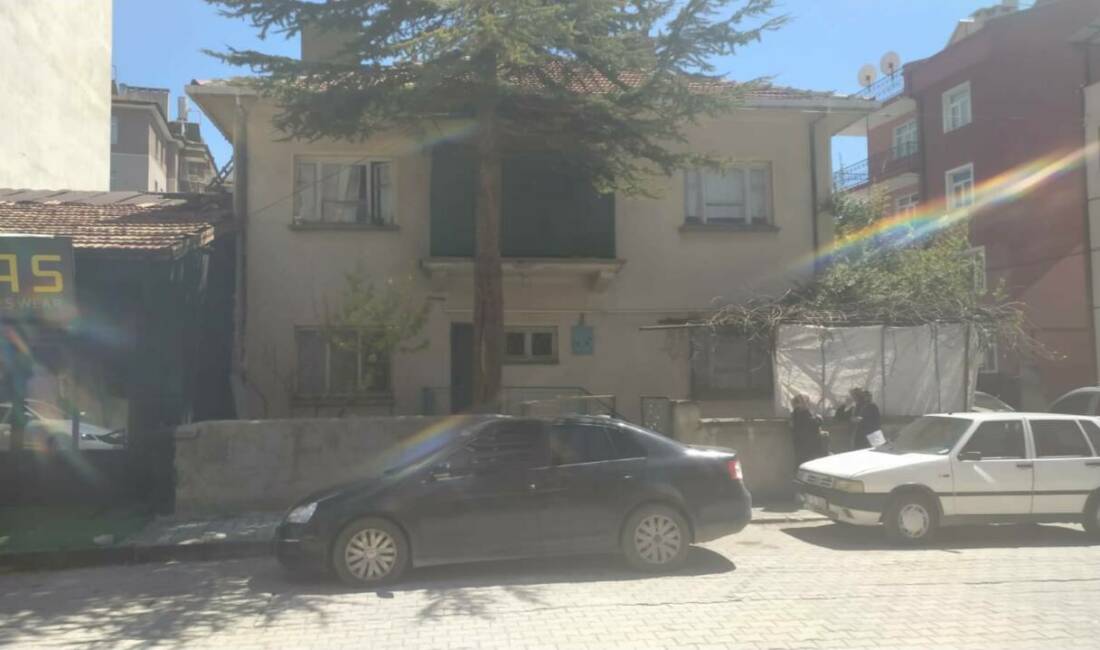 Pencereden düşen 3 yaşındaki çocuk yaralandı Beyşehir'de, iki katlı müstakil evin penceresinden düşen 3 yaşındaki çocuk