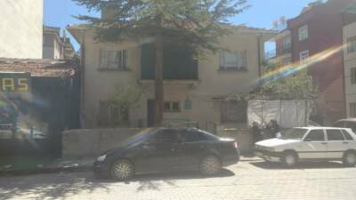 Beyşehir'de, iki katlı müstakil evin penceresinden düşen 3 yaşındaki çocuk
