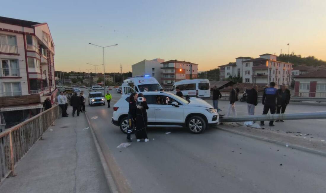 Aydınlatma direğine çarpan cipteki 4 kişi yaralandı Kırıkkale'de otomobilin aydınlatma direğine çarpması sonucu 4 kişi yaralandı.