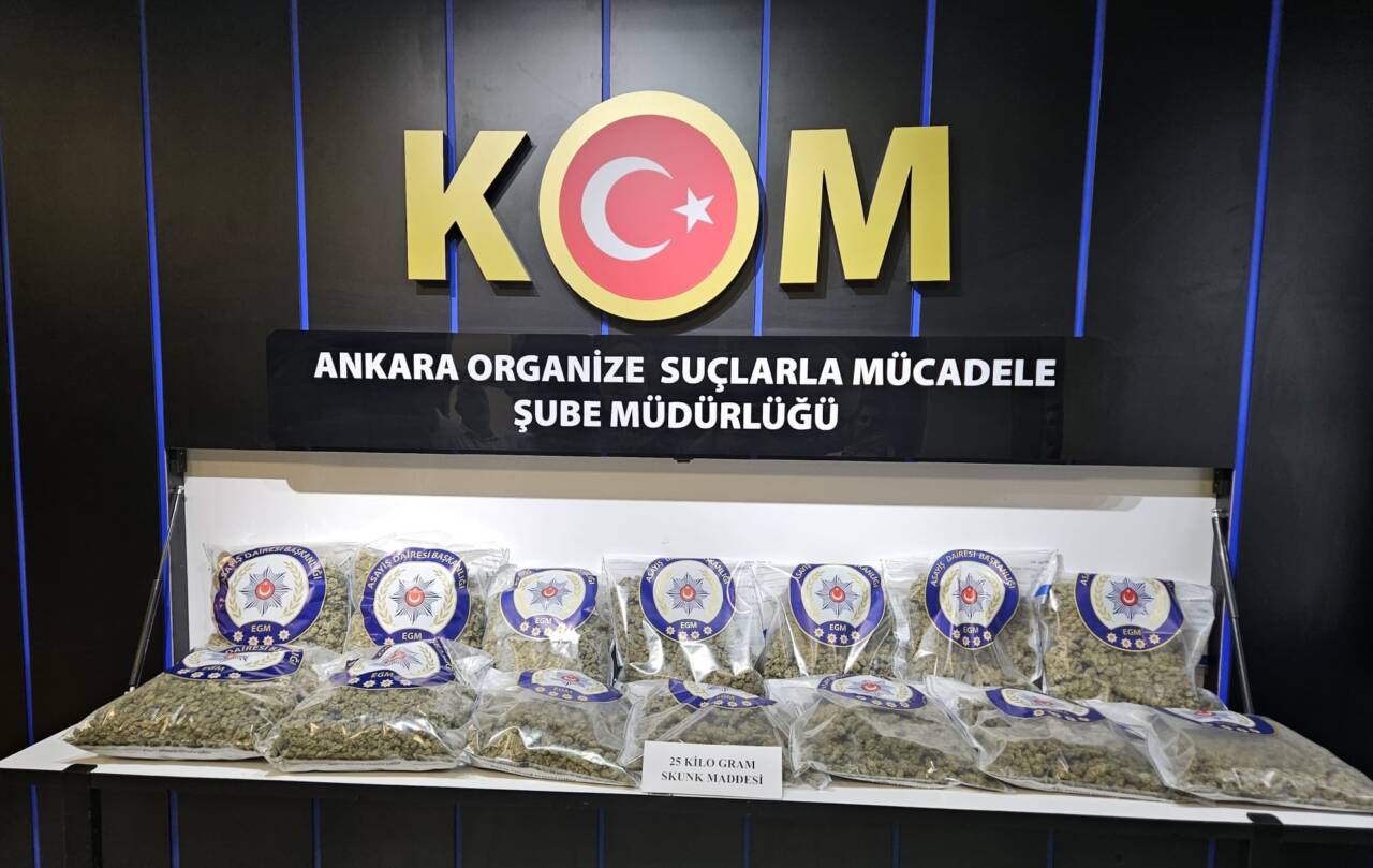 Ankara'nın Çankaya ilçesinde düzenlenen operasyonda 25 kilogram uyuşturucu ele geçirildi,