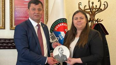 Atatürkçü Düşünce Derneği Aksaray Şube Başkanı Sibel Altınpınar ve beraberindeki