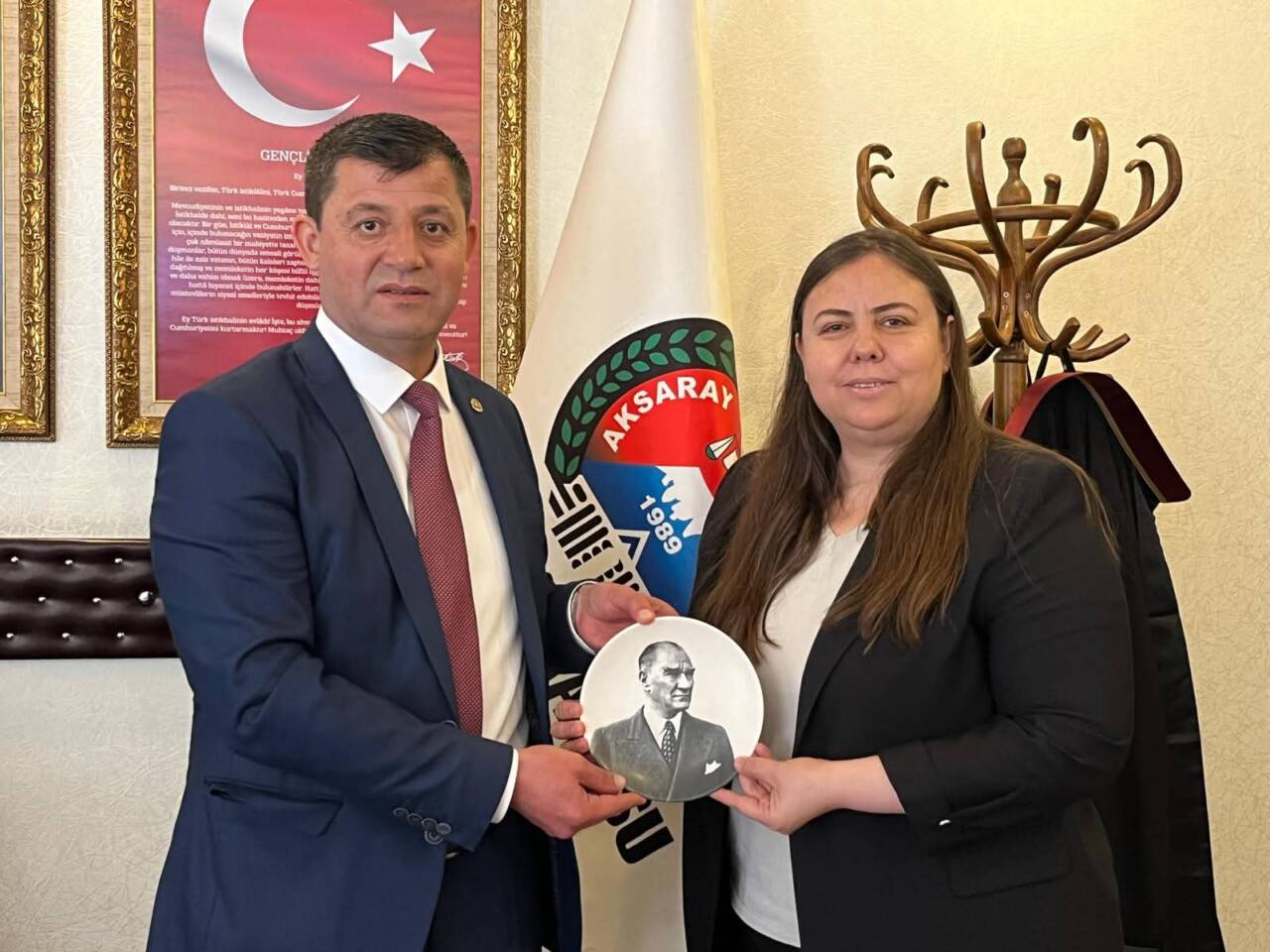 Atatürkçü Düşünce Derneği Aksaray Şube Başkanı Sibel Altınpınar ve beraberindeki