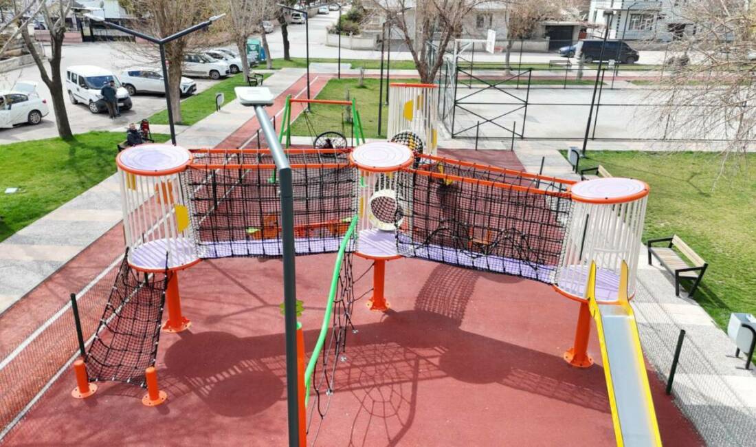 Aksaray Belediyesi, havaların ısınmasıyla birlikte park ve yeşil alanlarda kapsamlı