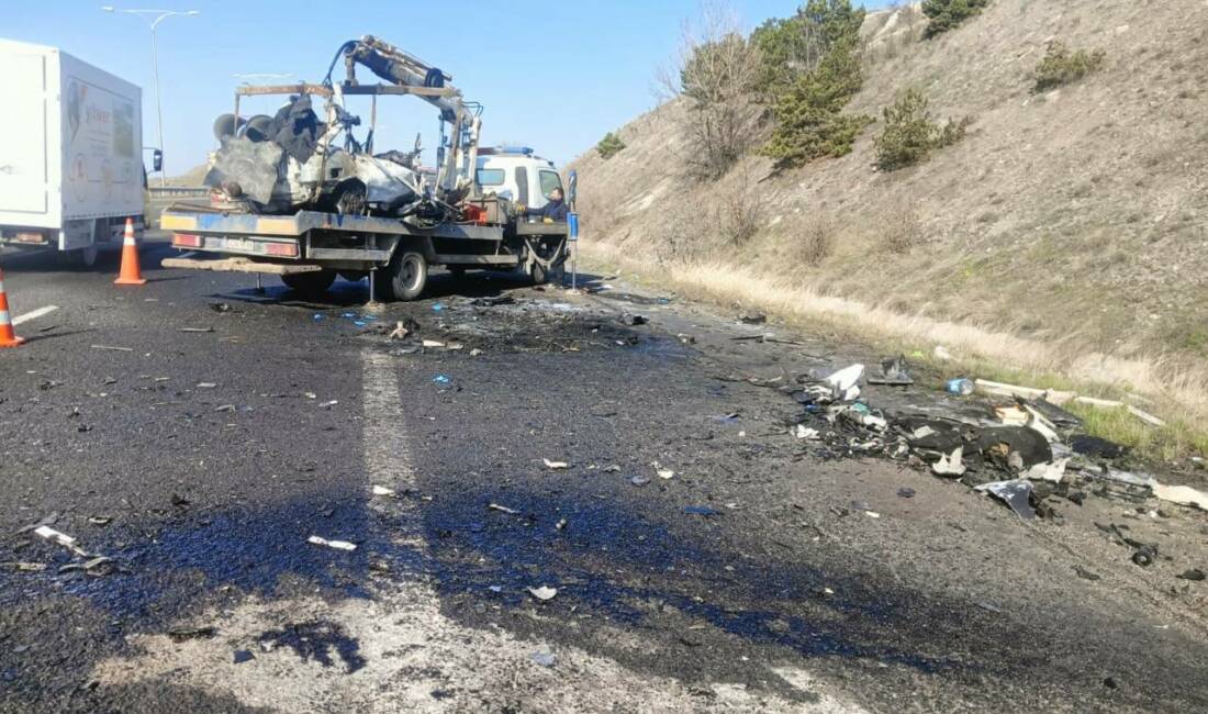 Ankara'da Kuzey Çevre Yolu'nda ters yöne giren aracın karşıdan gelen