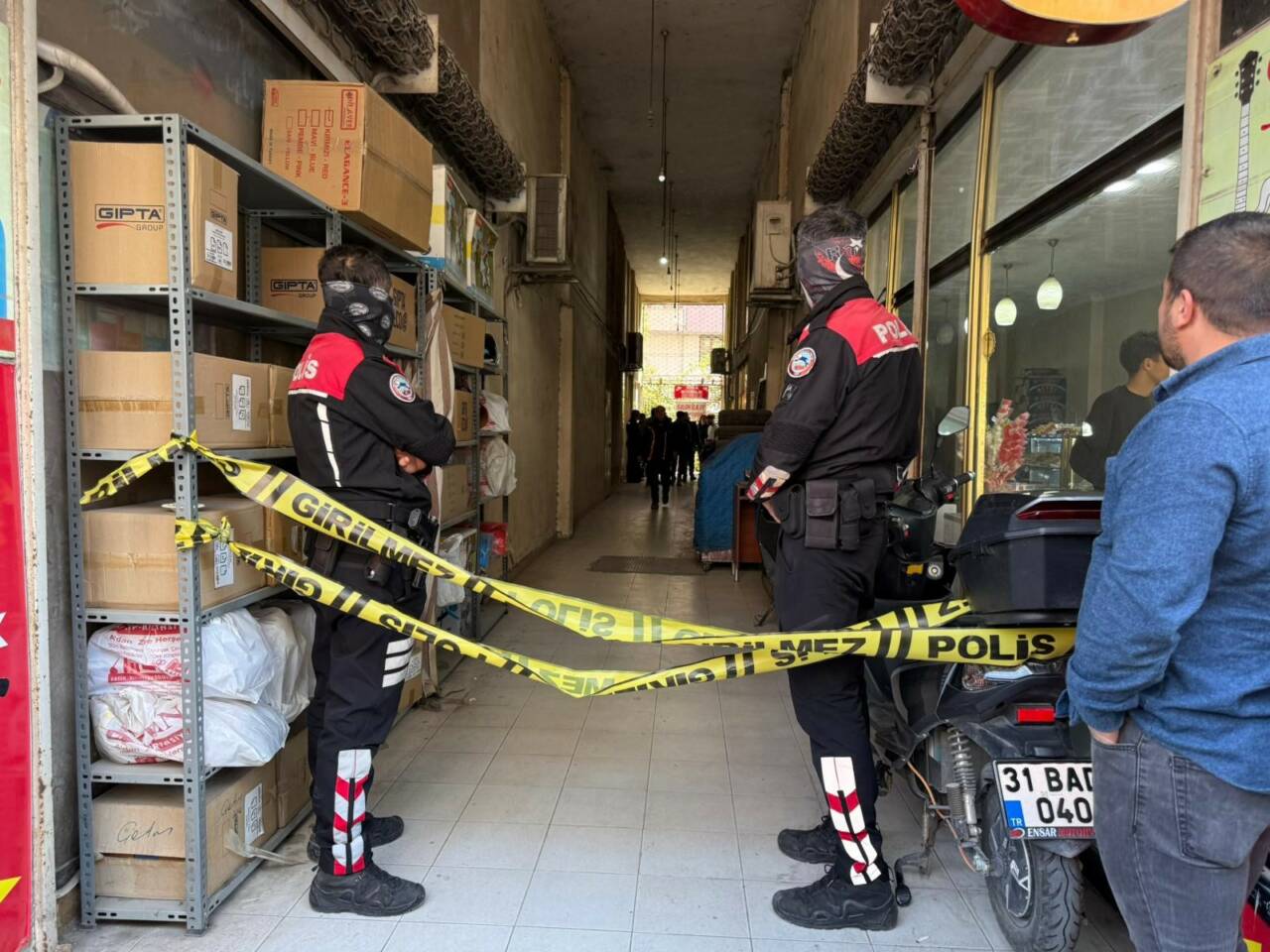 Hatay'da 46 yaşındaki esnaf, iş yerinde ölü bulundu.