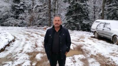 Karabük’ün Yenice ilçesinde ormanlık alanda ağaç kesimi sırasında devrilen ağacın