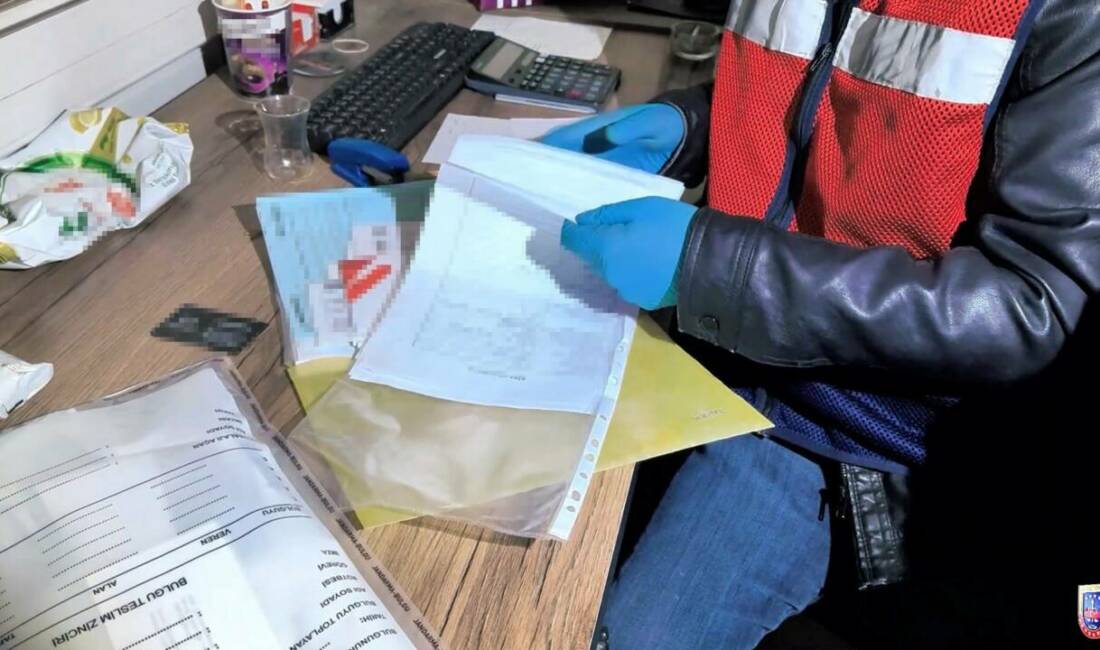 Burdur'da jandarma ekipleri tarafından düzenlenen tefecilik operasyonunda yaklaşık 27 milyon
