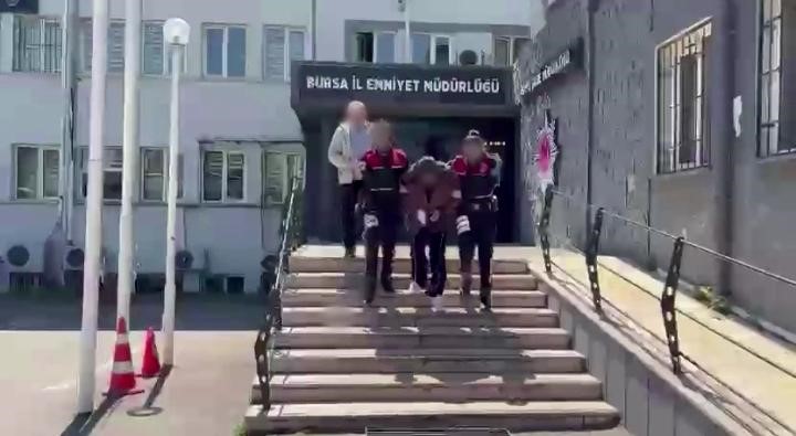 Bursa'da sosyal medyada canlı yayın sırasında yaşanan tartışma bıçaklı kavgaya