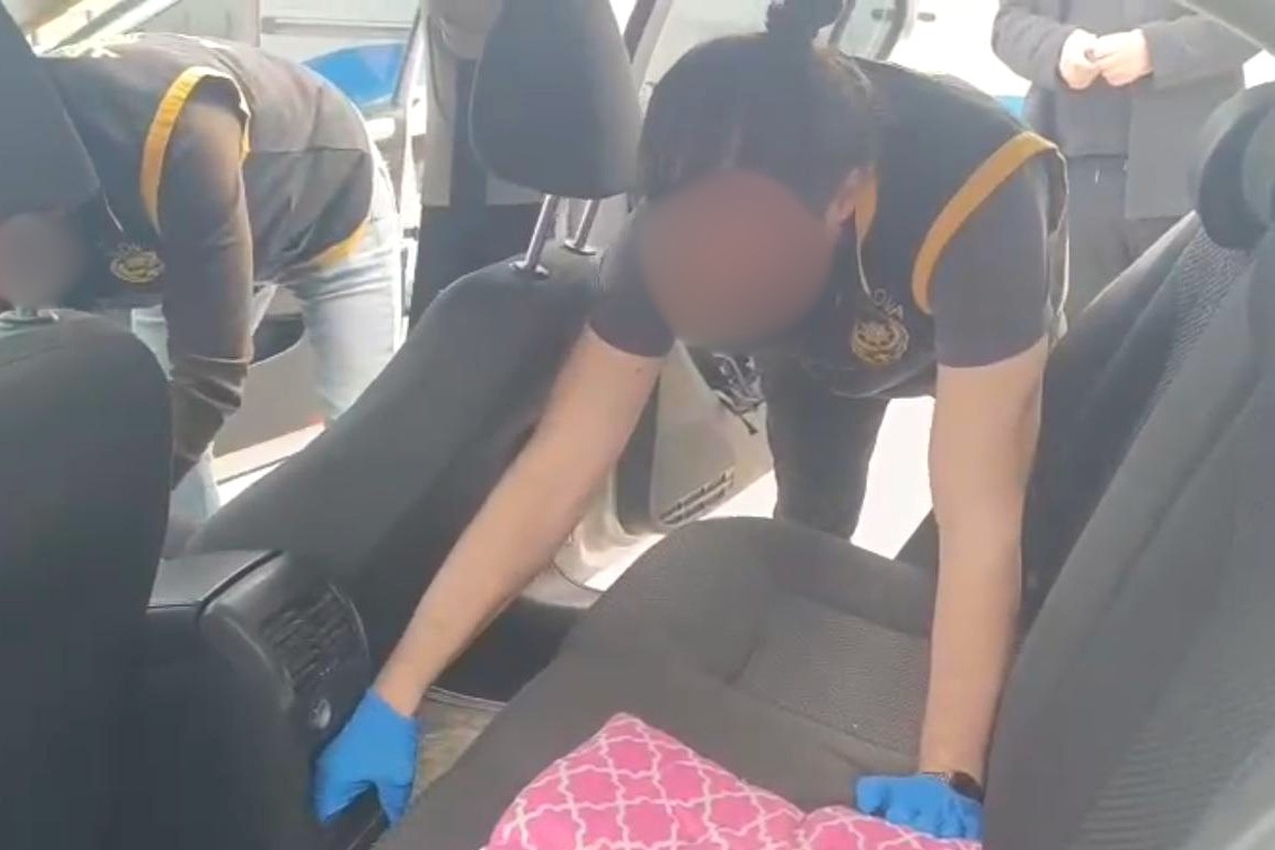 Yalova’da 3 ayrı kuyumcuda sahte altın satışı yaptığı belirlenen 3