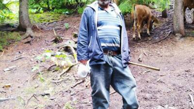 Artvin’in Ardanuç ilçesinde merdivenlerden düşen bir kişi, kaldırıldığı hastanede hayatını