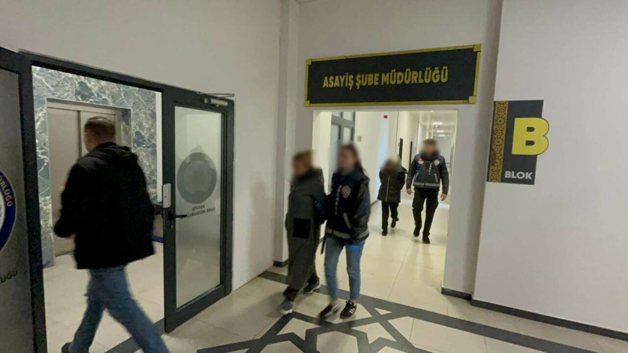 Kocaeli'nin Gebze ilçesinde bir evden 70 bin lira değerinde ziynet