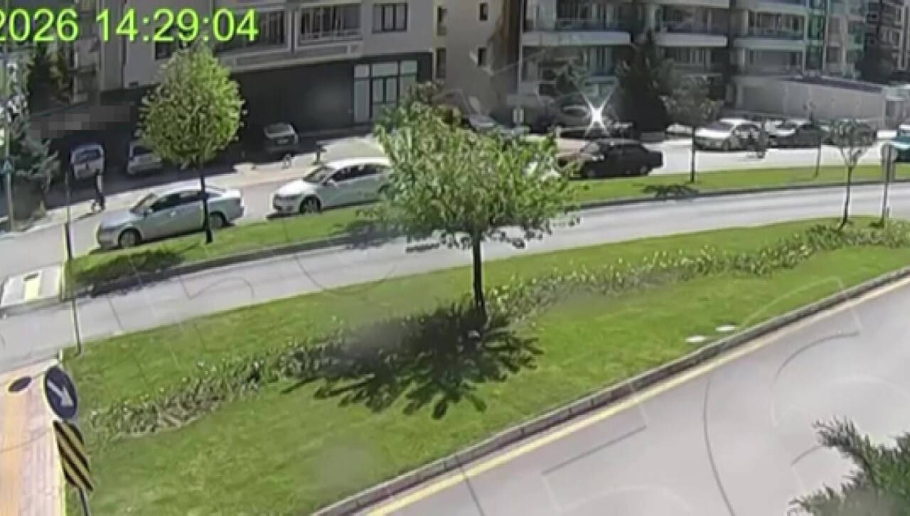 Amasya’da 3 saniyeliğine motosikletin önünü kaldırarak trafiği tehlikeye düşürdüğü belirlenen
