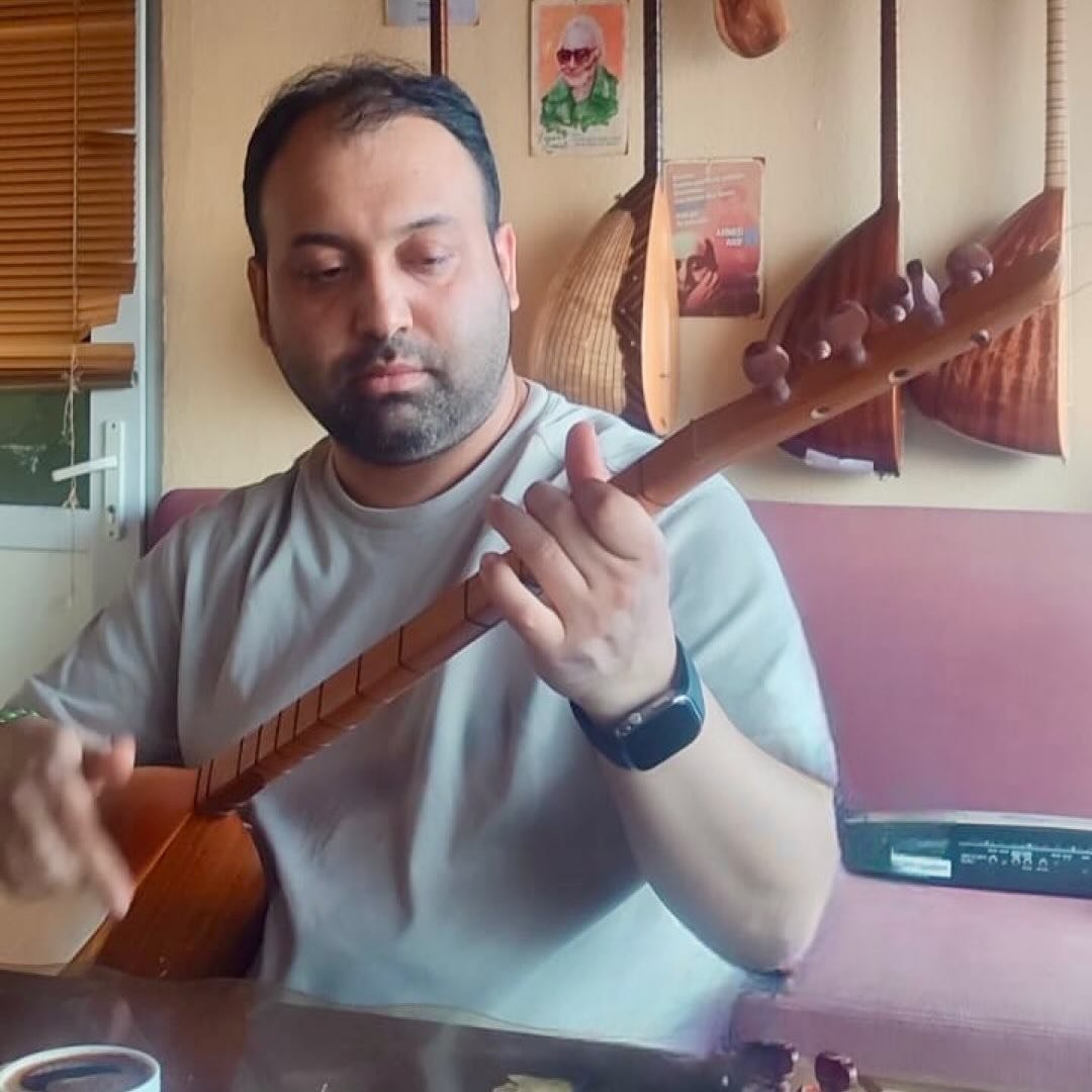 Karacabey Ulviye Matlı Fen Lisesi'nde müzik öğretmenliği yapan 36 yaşındaki