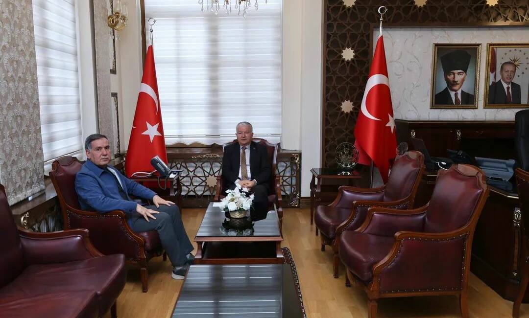 Aksaray’da Siyaset ve Yerel Yönetim Buluşması: Önemli Ziyaret Adana Milletvekili Ahmet Zenbilci, Aksaray Valisi Murat Duru’yu makamında ziyaret