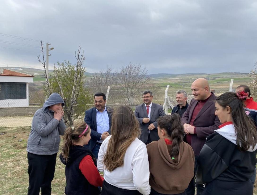 Ağaçören’de düzenlenen ağaçlandırma etkinliğiyle öğrenciler hem doğayla buluştu hem de