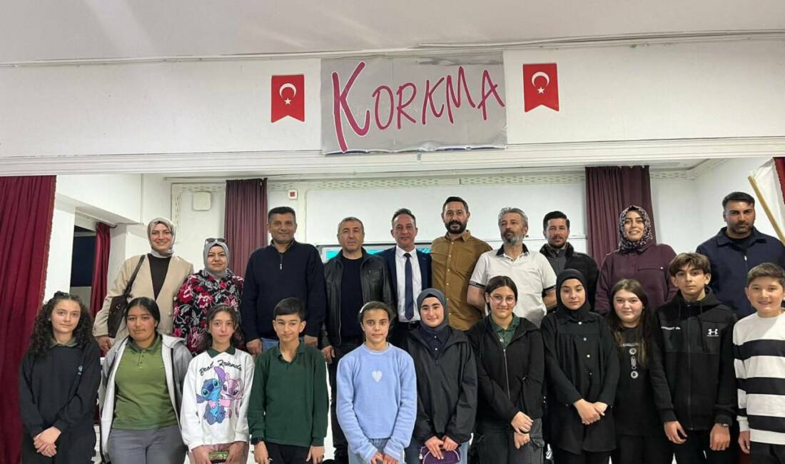 Ağaçören’de düzenlenen “Bilgi Kazansın” yarışması, ortaokul öğrencilerinin kıyasıya mücadelesine sahne