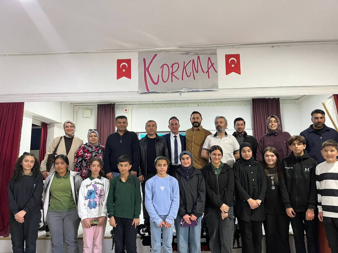 Ağaçören’de düzenlenen “Bilgi Kazansın” yarışması, ortaokul öğrencilerinin kıyasıya mücadelesine sahne