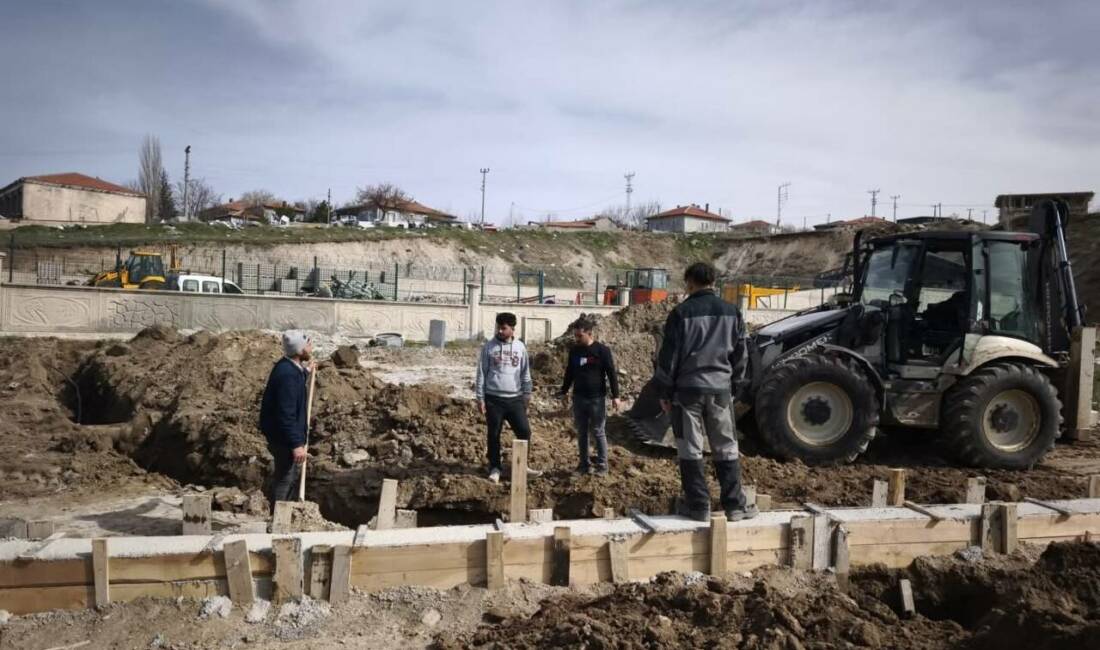 Ağaçören’de Gümüştepe Mahallesi’nde park yapım çalışmaları sürerken, ilçe genelinde hayvan