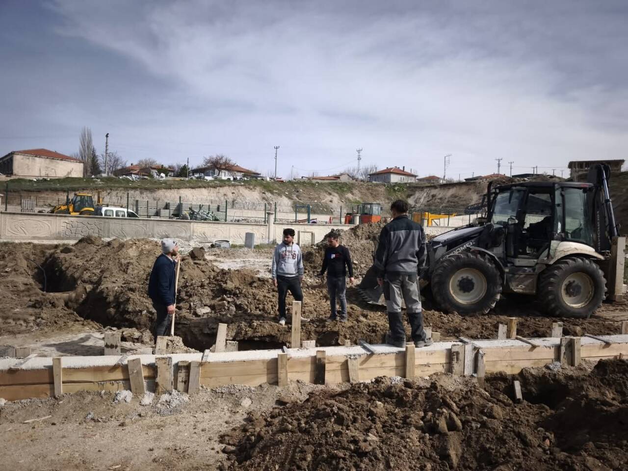 Ağaçören’de Gümüştepe Mahallesi’nde park yapım çalışmaları sürerken, ilçe genelinde hayvan