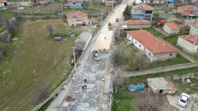 Ağaçören Belediyesi tarafından ilçe genelinde sürdürülen taş döşeme çalışmaları aralıksız