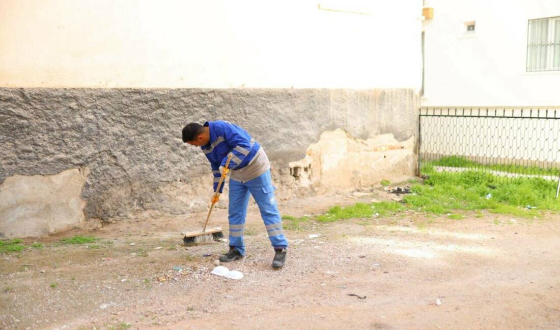 Aksaray Belediyesi ekipleri, Pamucak Mahallesi’nde kapsamlı temizlik çalışması yaparak daha