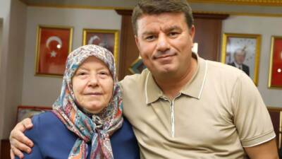 Belediye Başkanı Dr. Evren Dinçer, geçtiğimiz günlerde vefat eden annesi