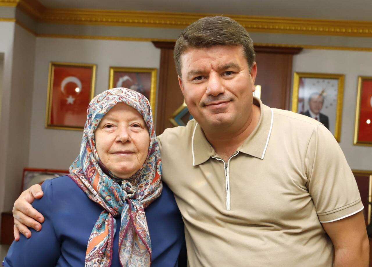 Belediye Başkanı Dr. Evren Dinçer, geçtiğimiz günlerde vefat eden annesi