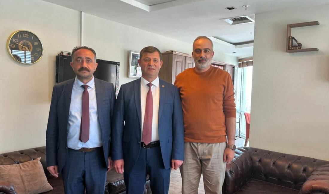 Aksaray Barosu yönetimi, avukat Mete Yıldırım Zencir’i ofisinde ziyaret etti.