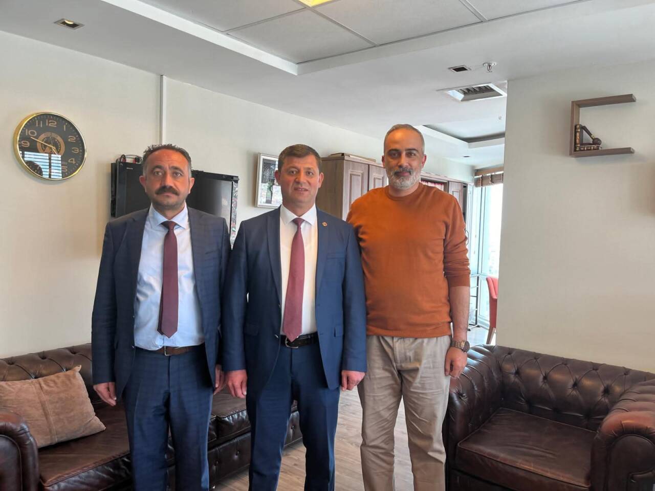Aksaray Barosu yönetimi, avukat Mete Yıldırım Zencir’i ofisinde ziyaret etti.