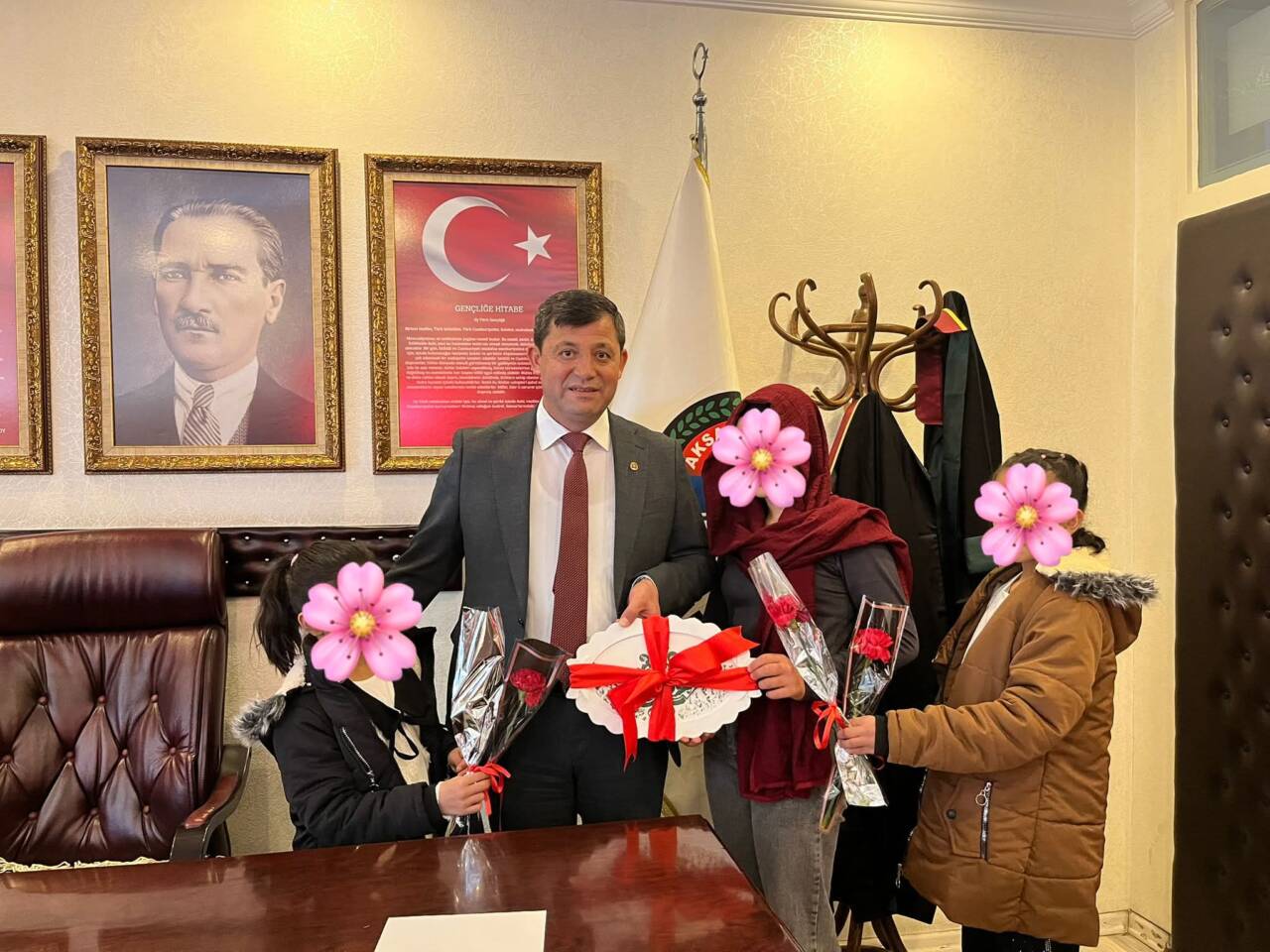 Aksaray’da çocuk evlerinde kalan çocuklar, Avukatlar Günü dolayısıyla Baro Başkanını