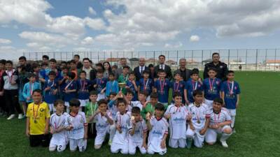 Eskil’de 2026 Gençlik Yılı kapsamında düzenlenen okullar arası futbol turnuvası