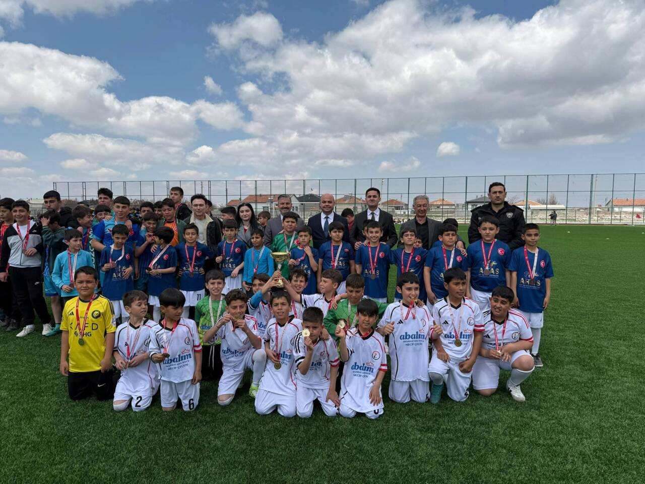 Eskil’de 2026 Gençlik Yılı kapsamında düzenlenen okullar arası futbol turnuvası