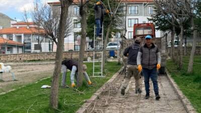 Aksaray’ın Güzelyurt ilçesinde parklar bahar mevsimi öncesinde kapsamlı bakım ve