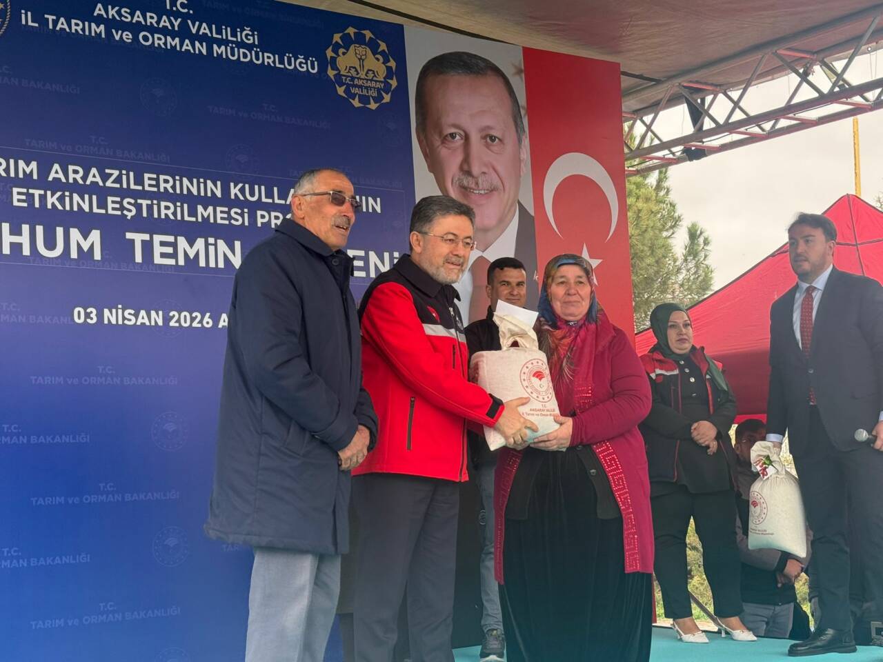 Tarım ve Orman Bakanı İbrahim Yumaklı, Aksaray’da 744 üreticiye aspir,