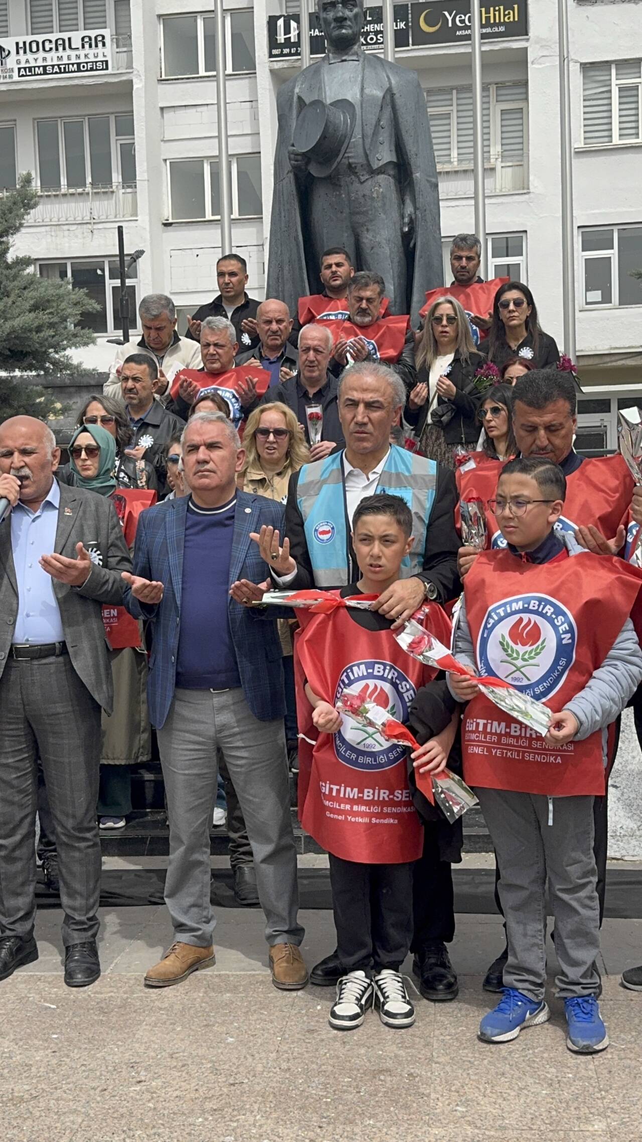 Kahramanmaraş’taki okul saldırısında hayatını kaybedenler için Aksaray’da eğitim camiası bir