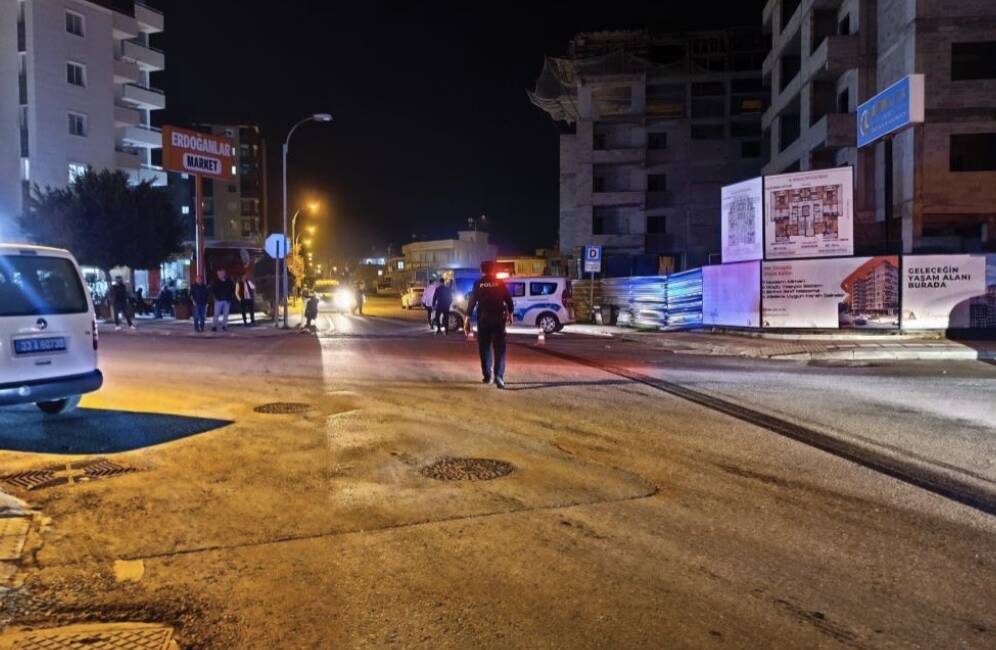 Mersin’in Tarsus ilçesinde tırın çarptığı kadın hayatını kaybetti.