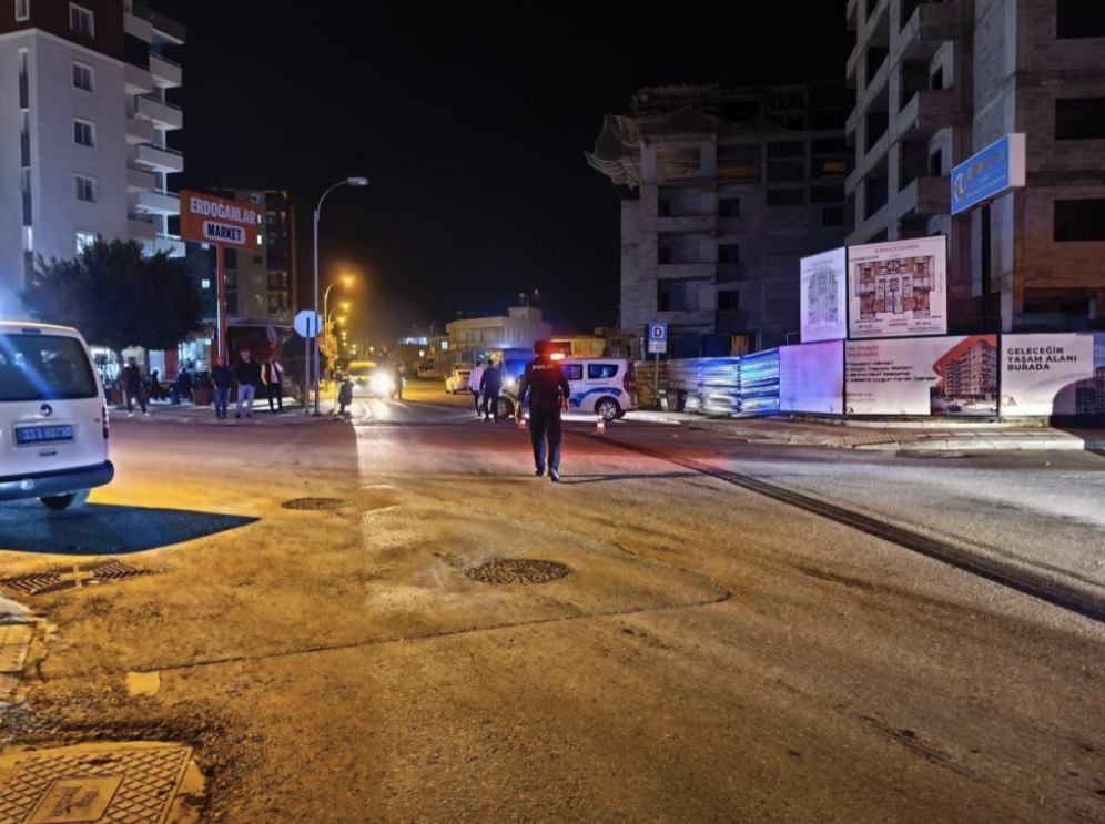Mersin’in Tarsus ilçesinde tırın çarptığı kadın hayatını kaybetti.