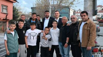 İYİ Parti’li Turan Yaldır, Demirci kasabasında vatandaş ve esnafla buluştu;