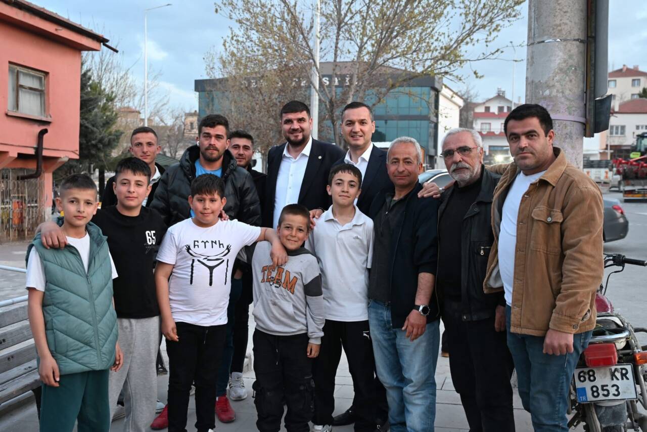 İYİ Parti’li Turan Yaldır, Demirci kasabasında vatandaş ve esnafla buluştu;