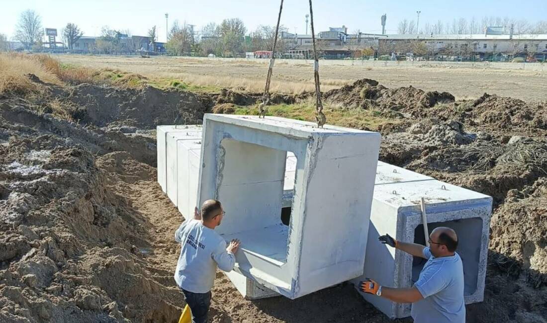 Aksaray’da Altyapı Hamlesi: Menfez ve Yol Geçişleri Yenileniyor Aksaray’da kırsal altyapıyı güçlendirmeye yönelik çalışmalar hız kesmeden devam ediyor.