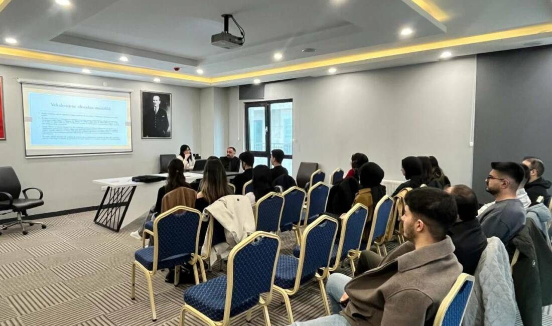 Stajyer avukatlara CMK eğitimi verildi Aksaray Barosu bünyesinde yürütülen staj eğitim programları kapsamında, stajyer avukatlara